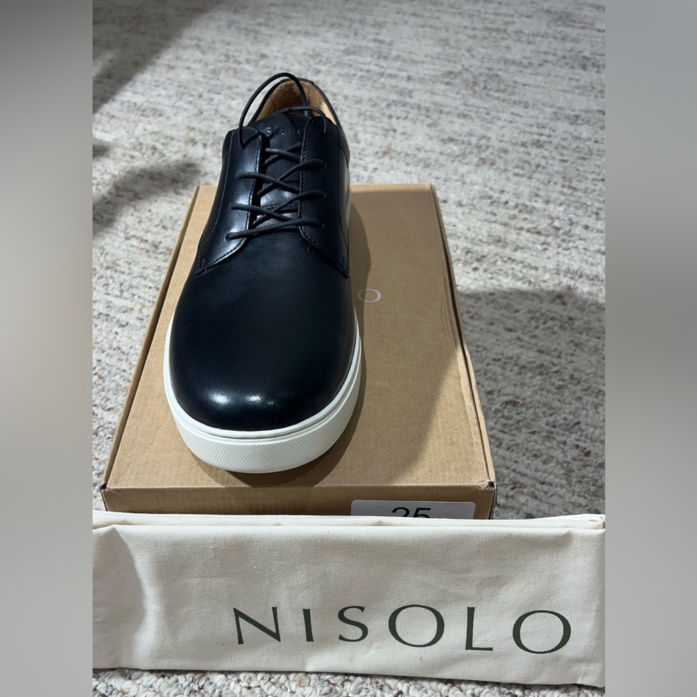 Nisolo Men's Black and White Sneakers